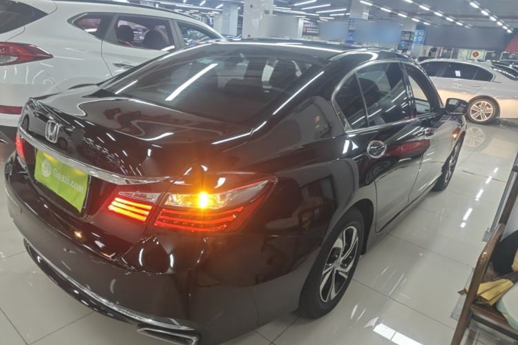 Used Honda Accord 2016 2.0L Comfort Edition Rear Right 45 Deg