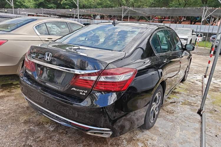Used Honda Accord 2016 2.0L Luxury Edition Rear Right 45 Deg