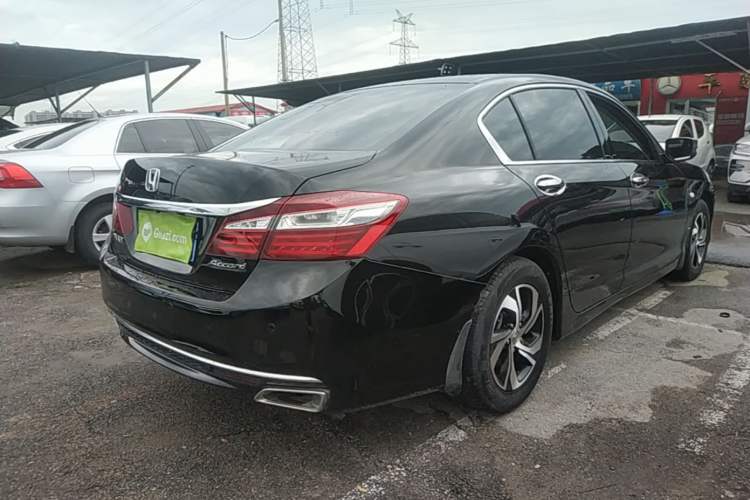 Used Honda Accord 2016 2.0L Comfort Edition Rear Right 45 Deg