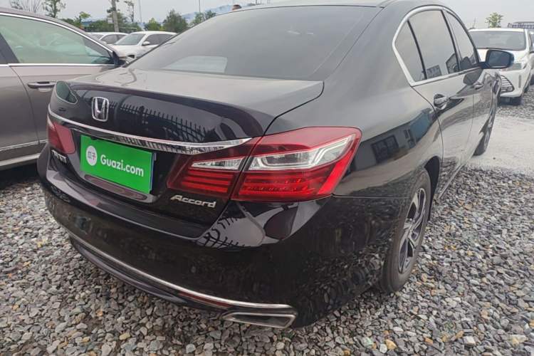 Used Honda Accord 2016 2.0L Luxury Edition Rear Right 45 Deg