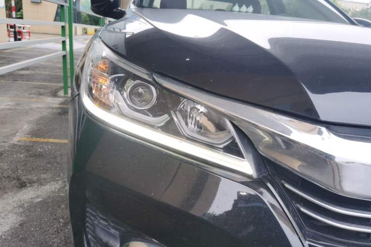 Used Honda Accord 2016 2.0L Comfort Edition Right Front Headlight