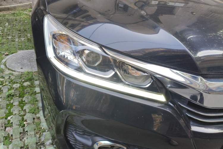 Used Honda Accord 2016 2.0L Comfort Edition Right Front Headlight