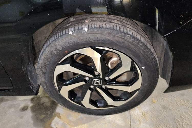 Used Honda Accord 2016 2.4L Comfort Edition Right Front Wheel Hub