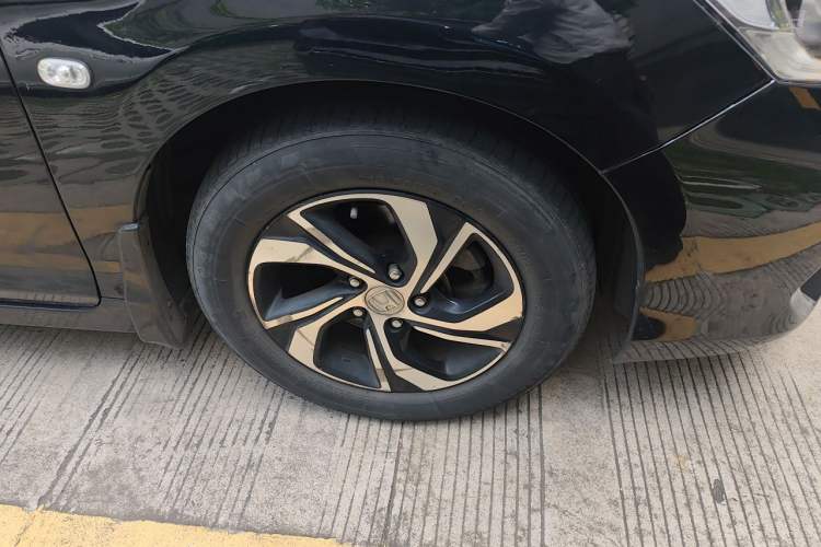 Used Honda Accord 2016 2.0L Comfort Edition Right Front Wheel Hub