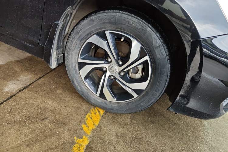 Used Honda Accord 2016 2.0L Comfort Edition Right Front Wheel Hub
