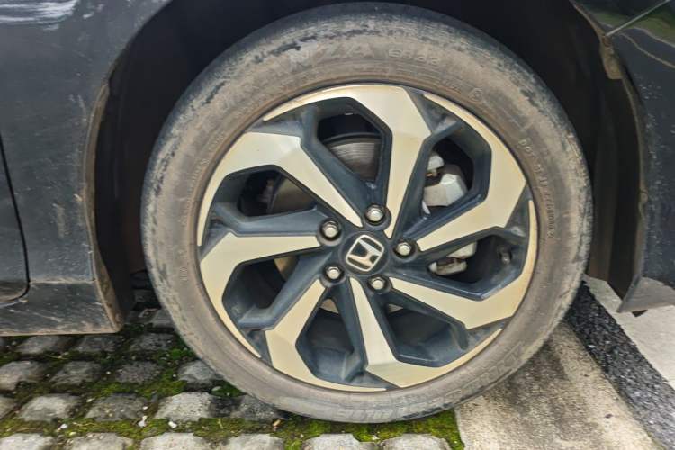 Used Honda Accord 2016 2.4L Comfort Edition Right Front Wheel Hub