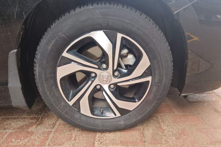 Used Honda Accord 2016 2.0L Comfort Edition Right Front Wheel Hub