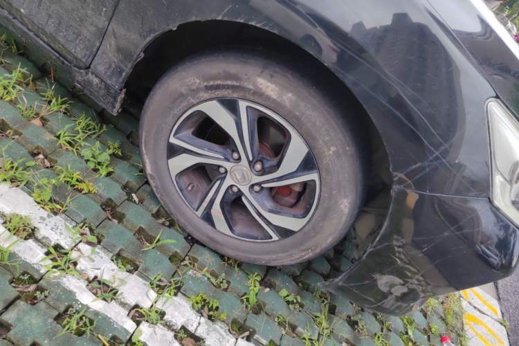 Used Honda Accord 2016 2.0L Comfort Edition Right Front Wheel Hub