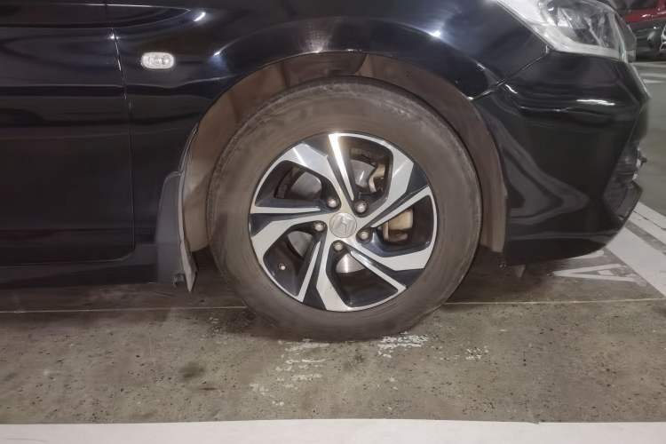 Used Honda Accord 2016 2.0L Comfort Edition Right Front Wheel Hub