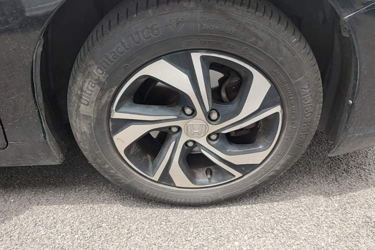 Used Honda Accord 2016 2.0L Comfort Edition Right Front Wheel Hub