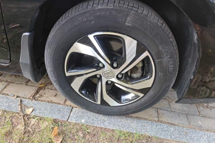 Used Honda Accord 2016 2.0L Comfort Edition Right Front Wheel Hub