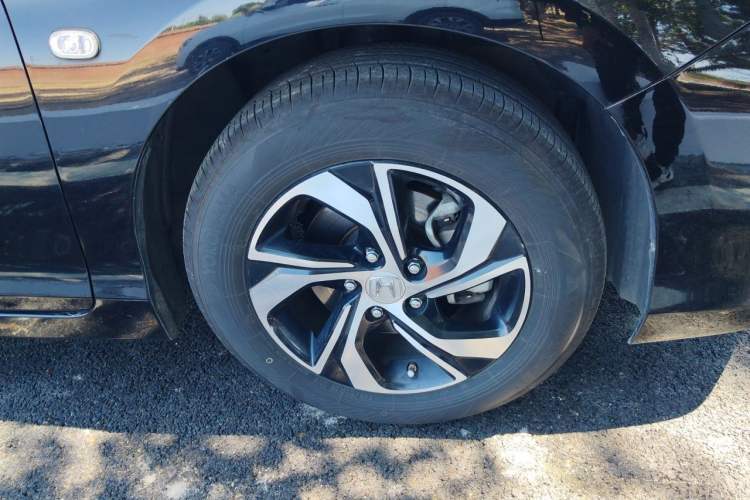 Used Honda Accord 2016 2.0L Elite Edition Right Front Wheel Hub