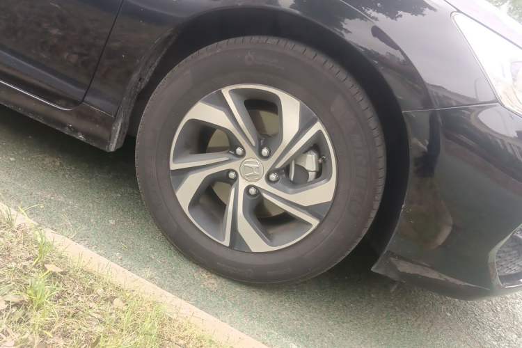 Used Honda Accord 2016 2.0L Luxury Edition Right Front Wheel Hub