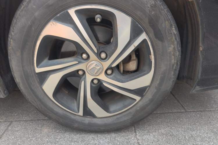 Used Honda Accord 2016 2.0L Luxury Edition Right Front Wheel Hub