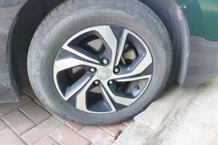 Used Honda Accord 2016 2.0L Elite Edition Right Front Wheel Hub
