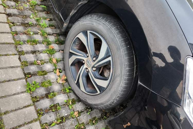Used Honda Accord 2016 2.0L Comfort Edition Right Front Wheel Hub
