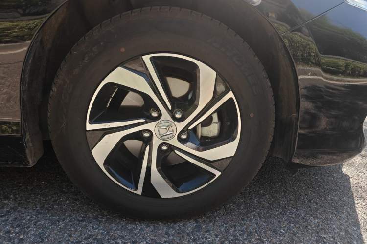 Used Honda Accord 2016 2.0L Elite Edition Right Front Wheel Hub