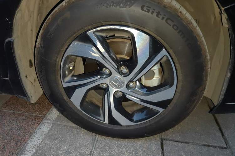 Used Honda Accord 2016 2.0L Comfort Edition Right Front Wheel Hub