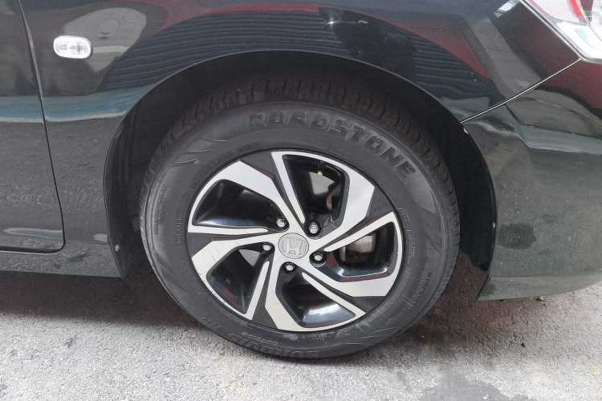 Used Honda Accord 2016 2.0L Comfort Edition Right Front Wheel Hub