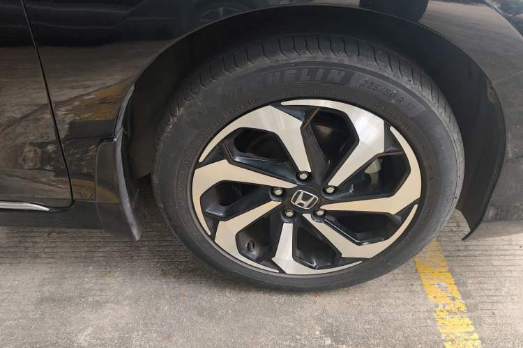 Used Honda Accord 2016 2.4L Luxury Edition Right Front Wheel Hub