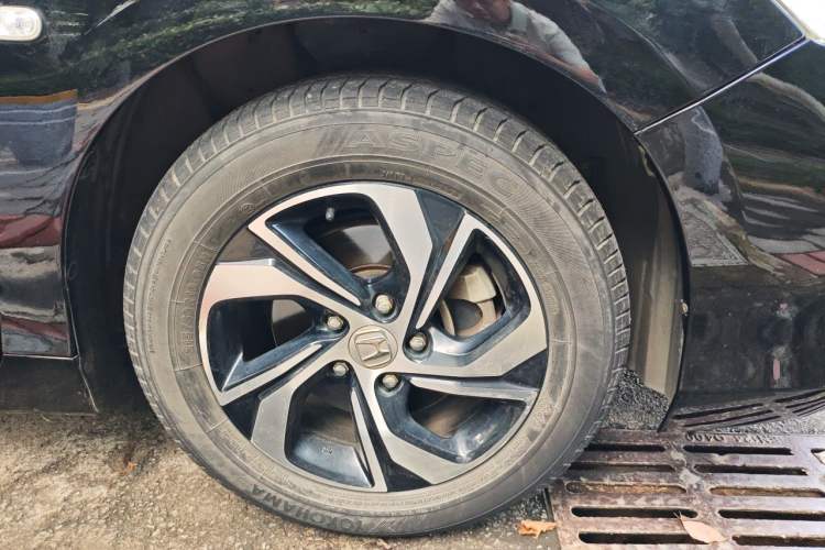 Used Honda Accord 2016 2.0L Elite Edition Right Front Wheel Hub