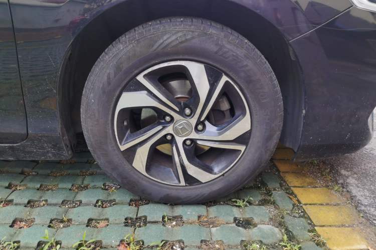 Used Honda Accord 2016 2.0L Comfort Edition Right Front Wheel Hub