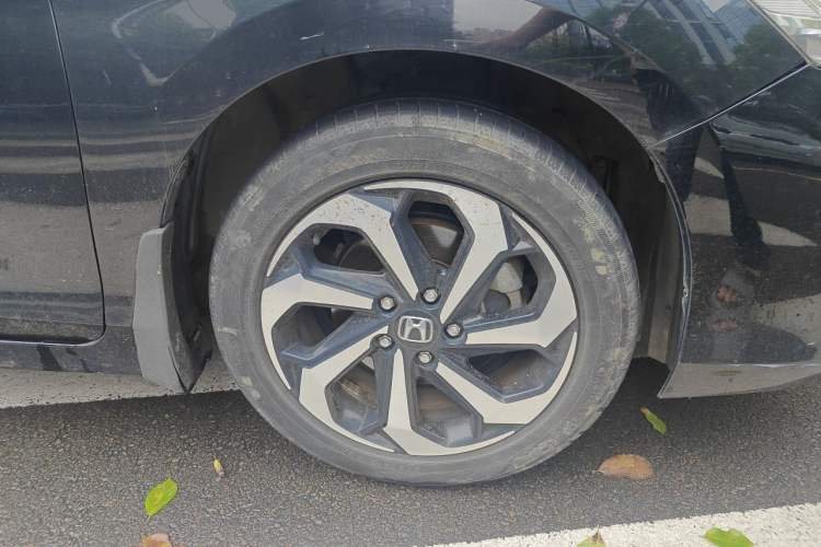 Used Honda Accord 2016 2.4L Comfort Edition Right Front Wheel Hub