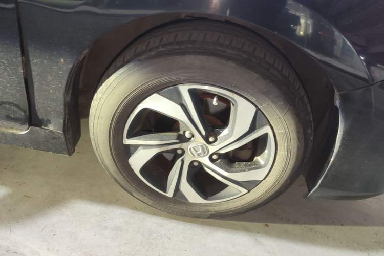 Used Honda Accord 2016 2.0L Elite Edition Right Front Wheel Hub