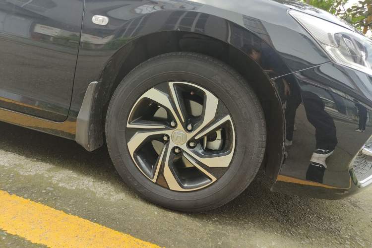Used Honda Accord 2016 2.0L Elite Edition Right Front Wheel Hub