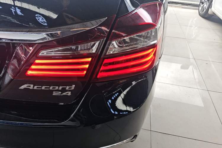 Used Honda Accord 2016 2.4L Luxury Edition Right Rear Taillight