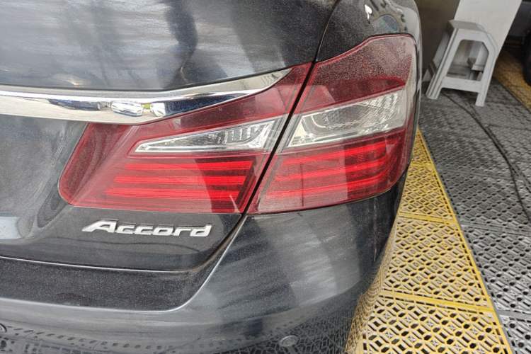 Used Honda Accord 2016 2.0L Comfort Edition Right Rear Taillight