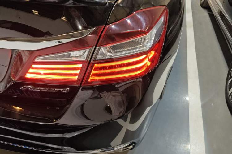 Used Honda Accord 2016 2.0L Comfort Edition Right Rear Taillight