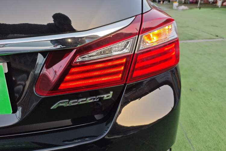 Used Honda Accord 2016 2.0L Comfort Edition Right Rear Taillight