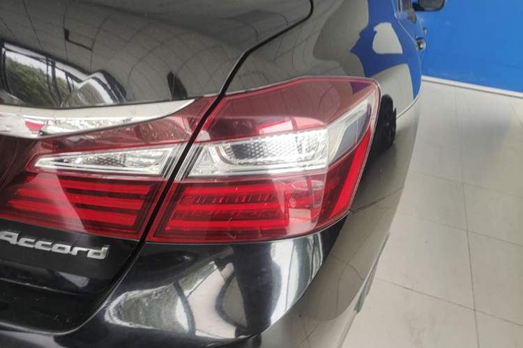 Used Honda Accord 2016 2.0L Comfort Edition Right Rear Taillight