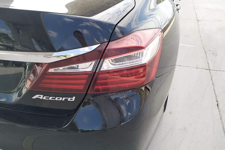 Used Honda Accord 2016 2.0L Comfort Edition Right Rear Taillight