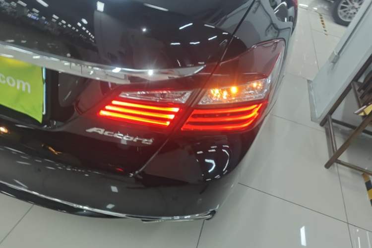 Used Honda Accord 2016 2.0L Comfort Edition Right Rear Taillight