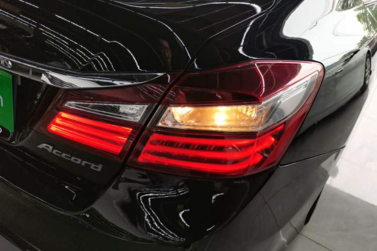 Used Honda Accord 2016 2.0L Comfort Edition Right Rear Taillight
