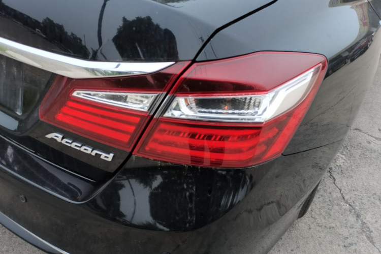 Used Honda Accord 2016 2.0L Comfort Edition Right Rear Taillight