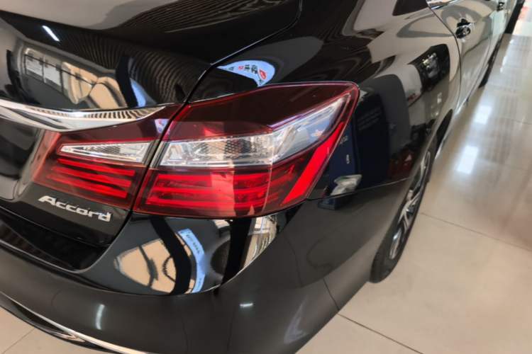 Used Honda Accord 2016 2.0L Comfort Edition Right Rear Taillight
