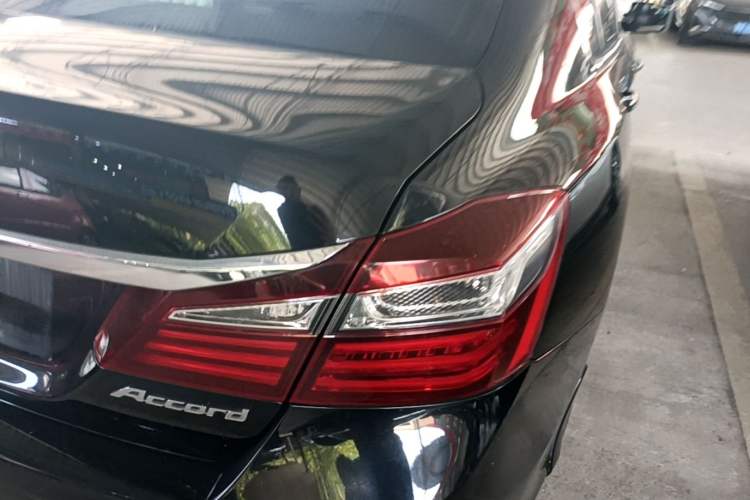 Used Honda Accord 2016 2.0L Comfort Edition Right Rear Taillight