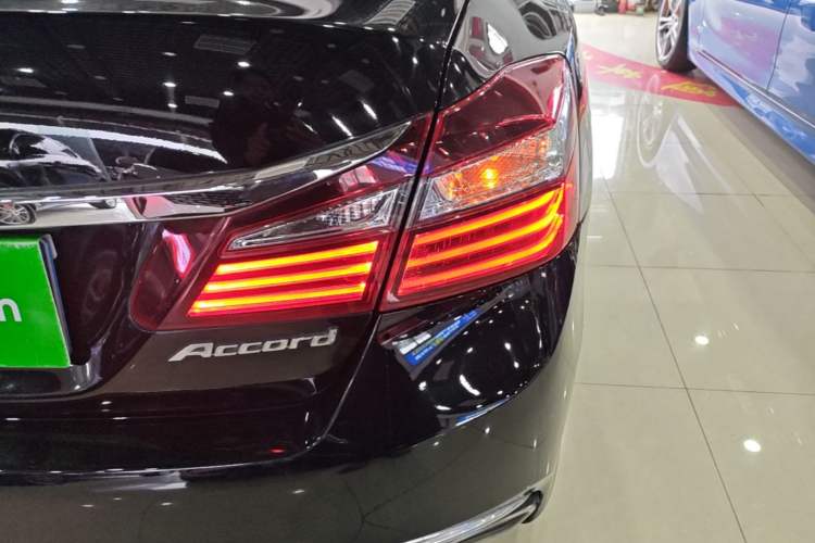 Used Honda Accord 2016 2.0L Comfort Edition Right Rear Taillight