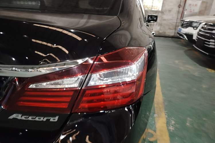 Used Honda Accord 2016 2.0L Comfort Edition Right Rear Taillight