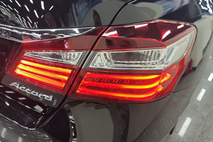 Used Honda Accord 2016 2.0L Comfort Edition Right Rear Taillight
