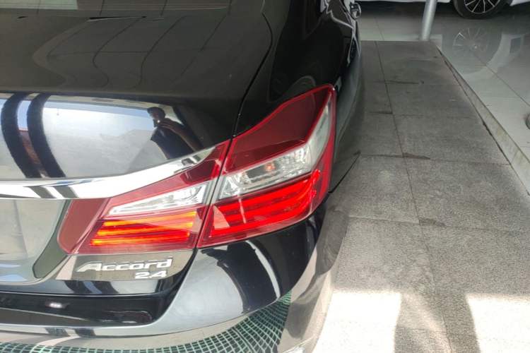 Used Honda Accord 2016 2.4L Comfort Edition Right Rear Taillight