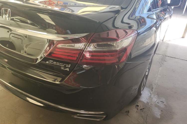 Used Honda Accord 2016 2.0L Comfort Edition Right Rear Taillight