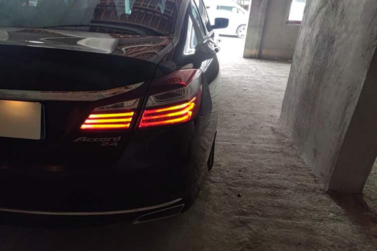 Used Honda Accord 2016 2.0L Comfort Edition Right Rear Taillight