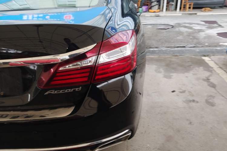 Used Honda Accord 2016 2.0L Comfort Edition Right Rear Taillight