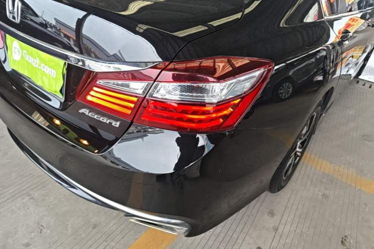 Used Honda Accord 2016 2.0L Comfort Edition Right Rear Taillight