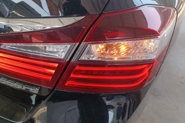 Used Honda Accord 2016 2.0L Comfort Edition Right Rear Taillight