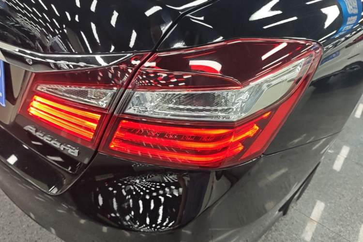 Used Honda Accord 2016 2.0L Comfort Edition Right Rear Taillight